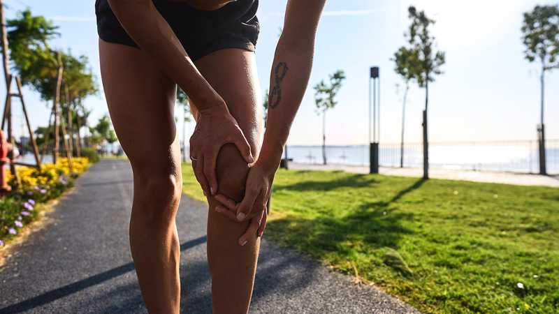 Man walking with knee pain