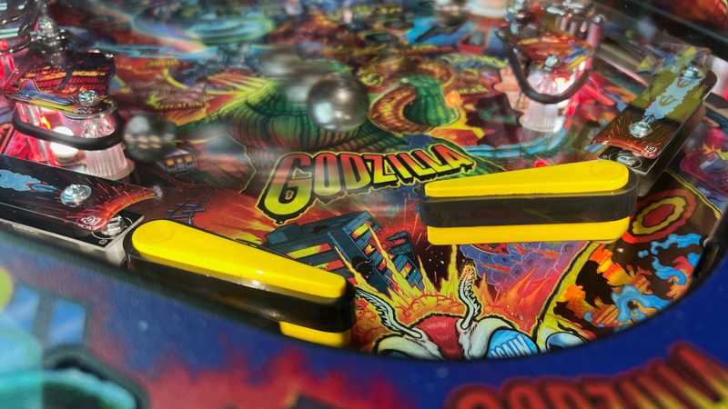 Pinball machine with ball bouncing around