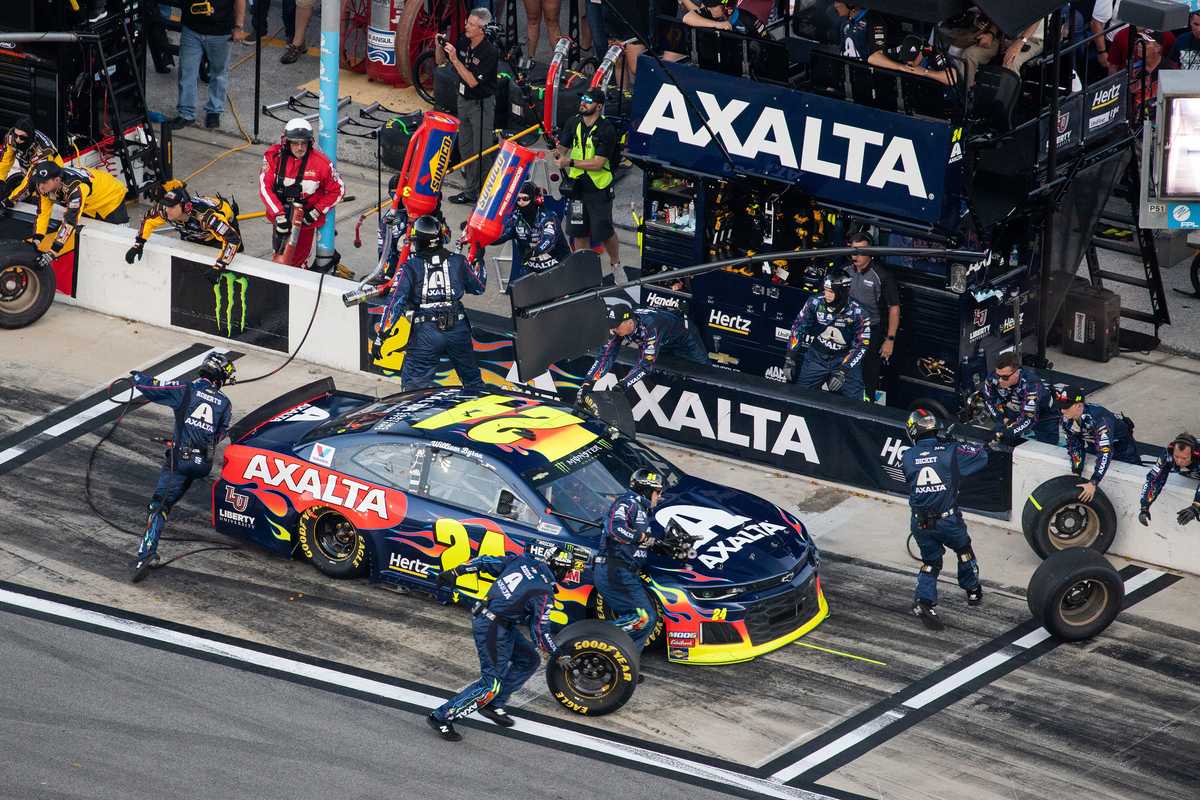 Pit crew at Daytona Speedway